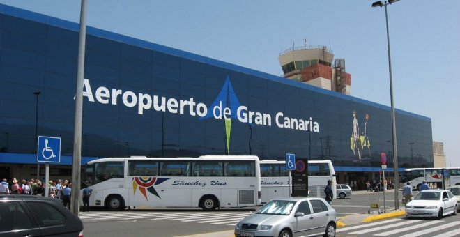 Detenidos tres turistas por mofarse de dos viajeros por su orientación sexual durante su vuelo a Gran Canaria