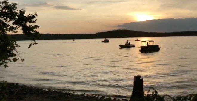 Once muertos tras el hundimiento de una embarcación turística en un lago de EEUU