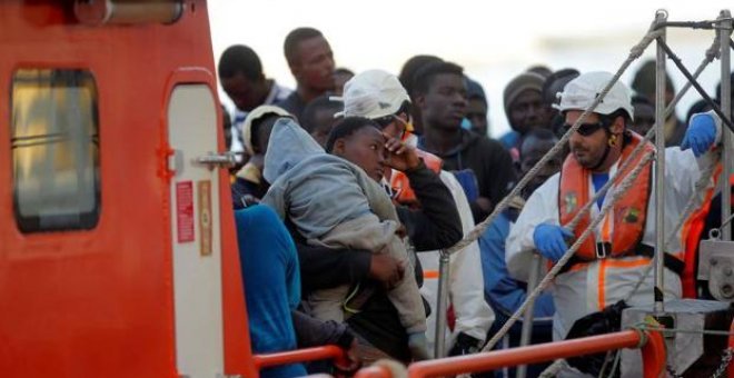 Al menos 12 muertos y 11 desaparecidos en una patera en el mar de Alborán