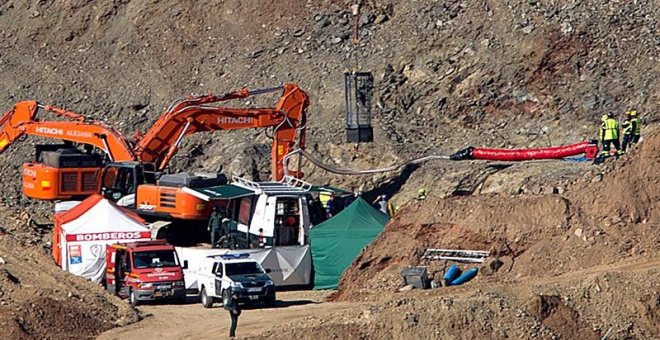 ​Un nueva microvoladura de roca dura retrasa el trabajo de los mineros para llegar a Julen