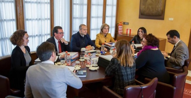 El Parlamento andaluz rechaza dar a Vox los nombres de empleados de violencia machista