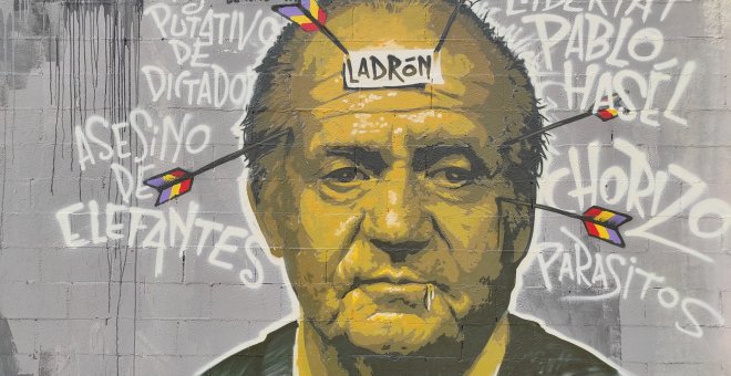 Polémica en el Ayuntamiento de Barcelona tras borrar un grafiti del rey emérito a favor de la libertad de Pablo Hasél