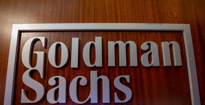 Hasta 105 horas de trabajo a la semana: así son las "inhumanas" condiciones de un grupo de trabajadores de Goldman Sachs