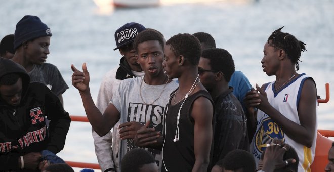 Salvamento busca en Canarias una embarcación en riesgo de hundirse con cuatro niños a bordo