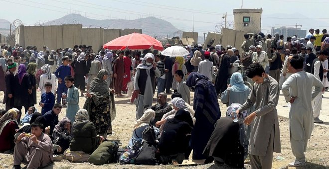 Autonomías y municipios se ofrecen para acoger refugiados afganos, especialmente mujeres y niñas