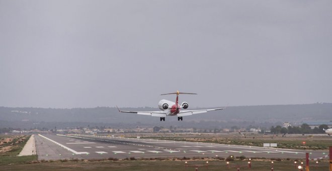 Invadir las pistas de un aeropuerto es un delito penado con multas de hasta 225.000 euros