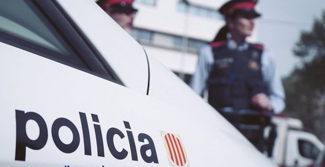 Mueren por intoxicación de humo dos personas que encendieron un fuego para calentarse en una barraca en Barcelona