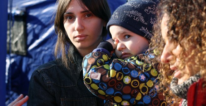 Luchar o salvar a tu hijo: el "conflicto interno" de una mujer soldado en la guerra de Ucrania
