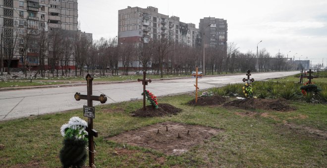 Ucrania denuncia que han muerto más de 10.000 civiles en Mariúpol y alerta del posible uso de armas químicas por Rusia