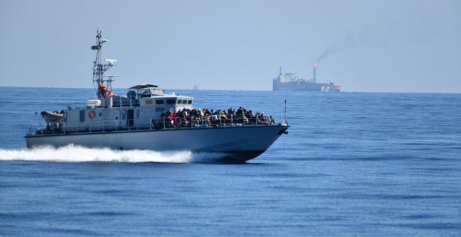 Buscan a 76 personas migrantes en las costas de Túnez