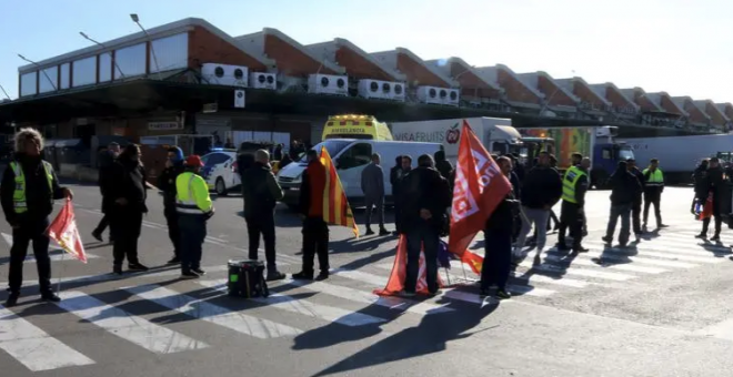 Segona jornada de manifestacions a Mercabarna per la vaga de majoristes de fruita i verdura