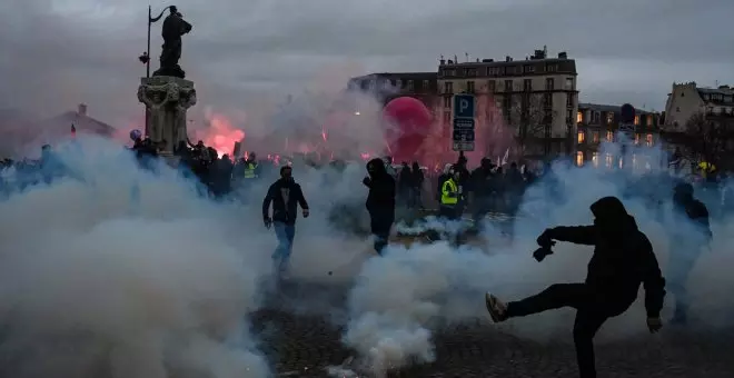 Francia vuelve a la calle en protesta contra la reforma de las pensiones de Macron