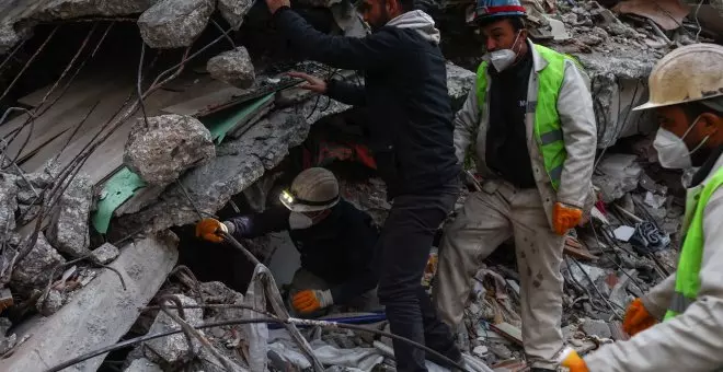 Rescatada con vida una mujer de 70 años casi nueve días después de los terremotos en Turquía