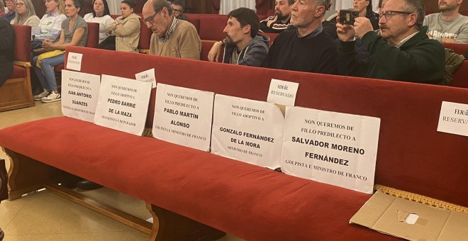 Los presos políticos de la dictadura exigen la retirada de 45 símbolos franquistas en Ferrol