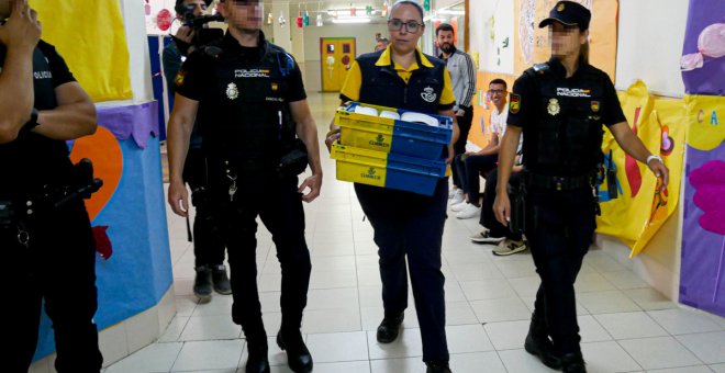 La Policía registra la sede de la presidencia de Melilla por la trama de compra de votos por correo en el 28M