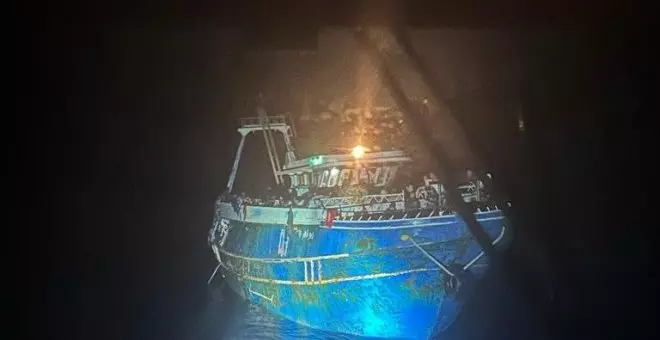 "El capitán se fue en un bote": las llamadas previas al naufragio contradicen a Grecia