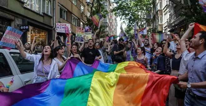 Más de 40 detenidos en una marcha del Orgullo prohibida en Estambul
