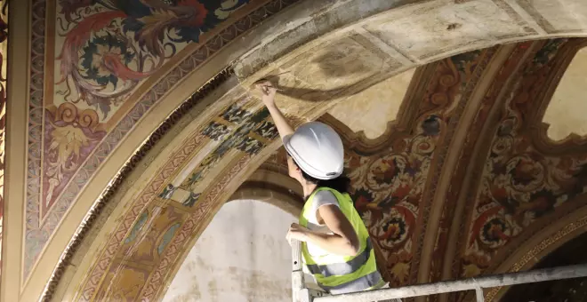 La retirada del mural espanyolista del Saló Sant Jordi destapa pintures renaixentistes