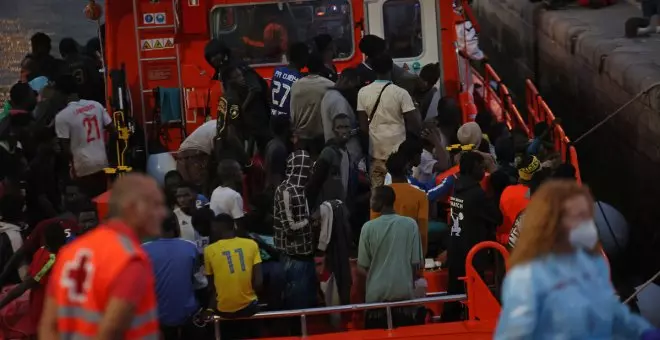 Rescatan una patera con 85 migrantes y una persona fallecida