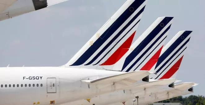 Evacúan seis aeropuertos franceses por alertas de bomba