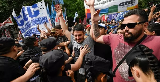 Los argentinos protestan por el aumento de la pobreza en los primeros meses de Gobierno de Milei
