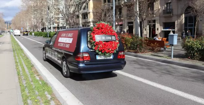Dos cotxes fúnebres recorreran Catalunya amb la campanya 'Dalt del cotxe, 0'0'
