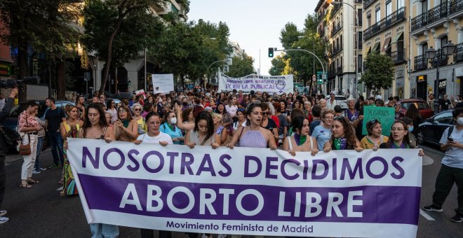 Los grupos antiabortistas obvian la ley y mantienen su "ola reaccionaria" contra las mujeres